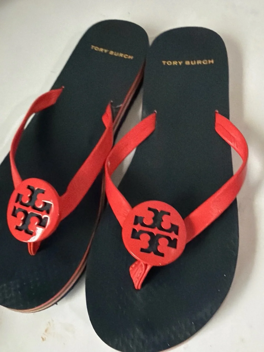 9 Tory Buuch red Strap Flip Flops beach summer EUC preppy sandals sz 5